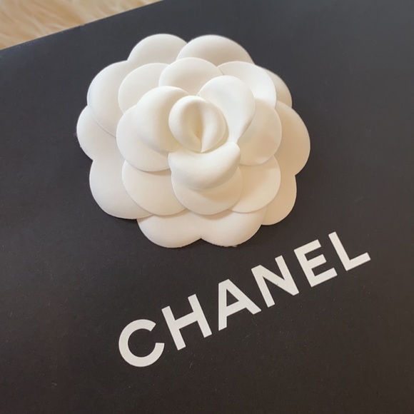 Small chanel paper shopping bag Camilla - Picture 2 of 5